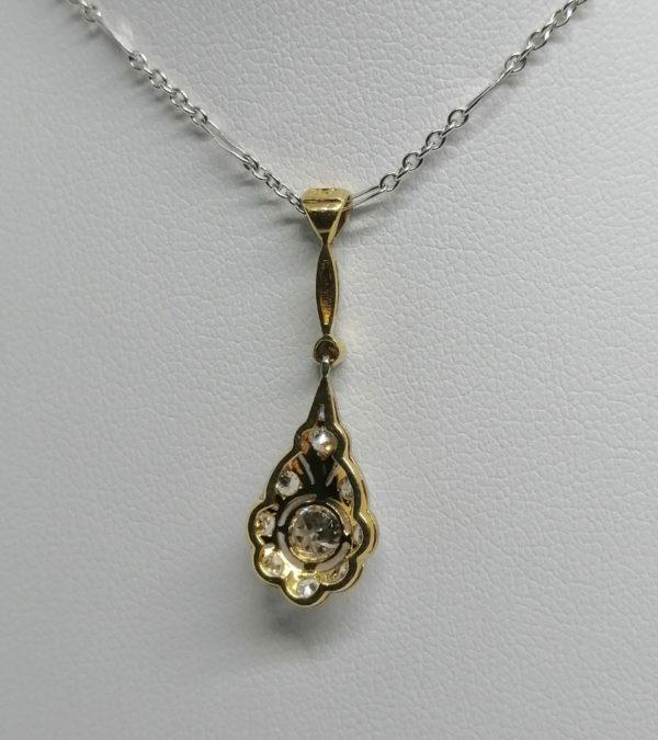 Pendentif et sa chaîne, or gris, avec pendant ajouré et pavé de diamants, Art Déco vers 1925. – Image 4