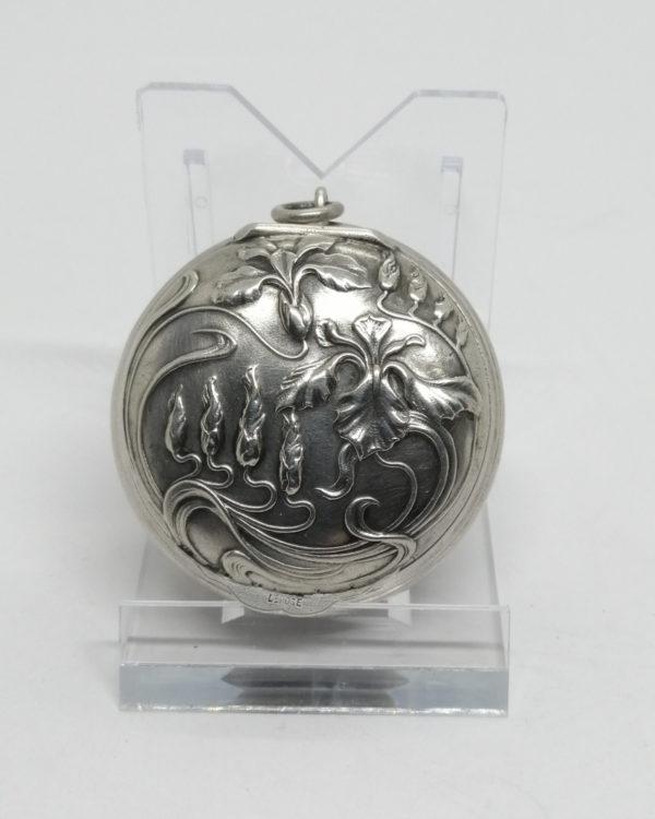 Boîte à pilules en argent massif, avec motifs d'iris, Art Nouveau. – Image 2