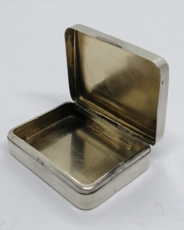 Boîte à pilules en argent massif, motif de Tournesols, Suisse Huguenin Frères&Co, Art Nouveau vers 1900. – Image 5