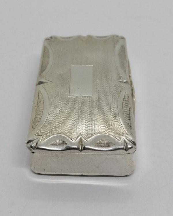 Boîte à tabac à priser, argent massif, guilloché, vers 1900-20. – Image 2