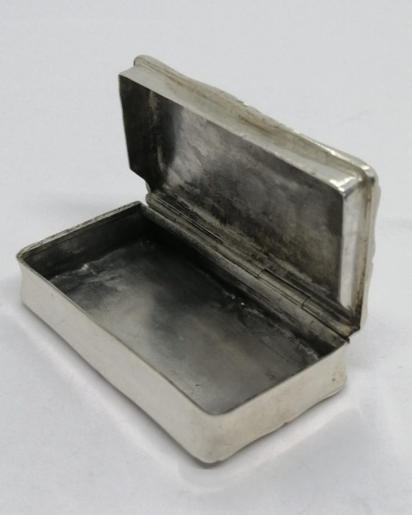 Boîte à tabac à priser, argent massif, guilloché, vers 1900-20. – Image 5