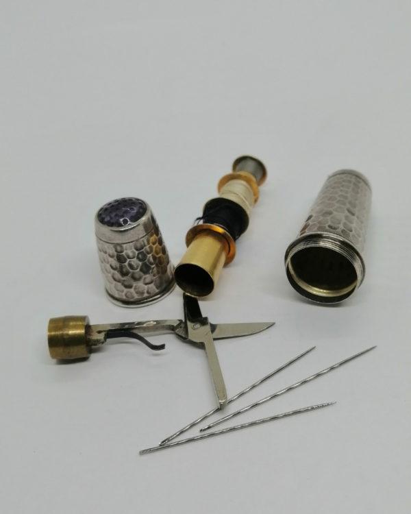 Cousette de couture en argent massif martelé, avec ciseau, pièce rare, Art Déco. – Image 5