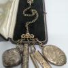 Châtelaine en argent vermeil, décor de Gui, Art Nouveau, vers 1880-1900.