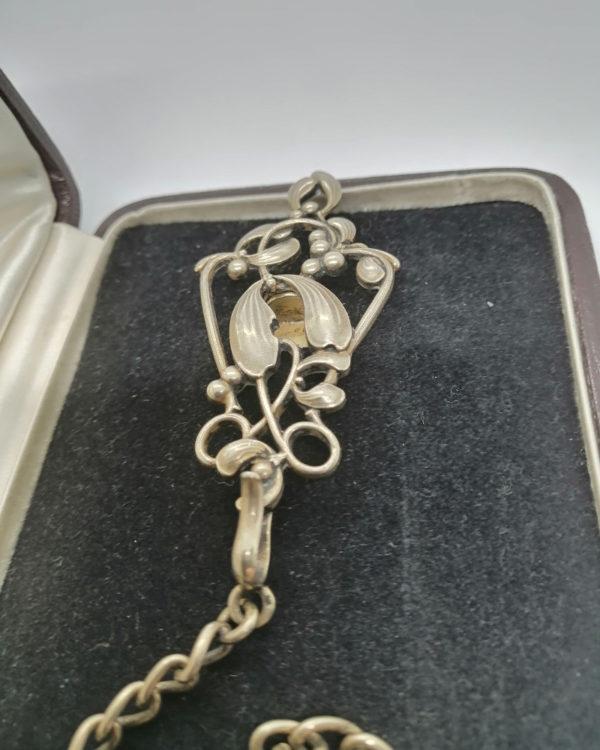 Châtelaine en argent vermeil, décor de Gui, Art Nouveau, vers 1880-1900. – Image 2