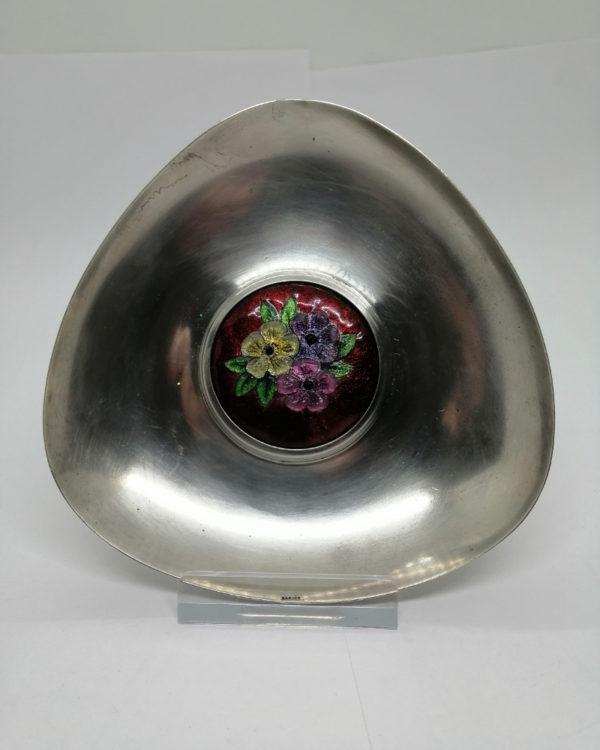Coupelle vide-poche, en argent massif et émail sur cuivre floral.