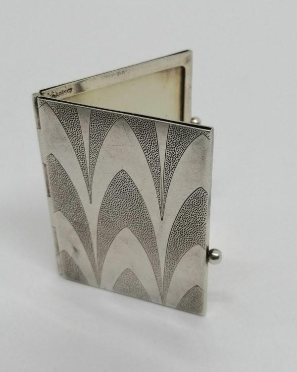 Porte-photos de poche, façon livre, argent massif, Pforzheim, vers 1920. – Image 3