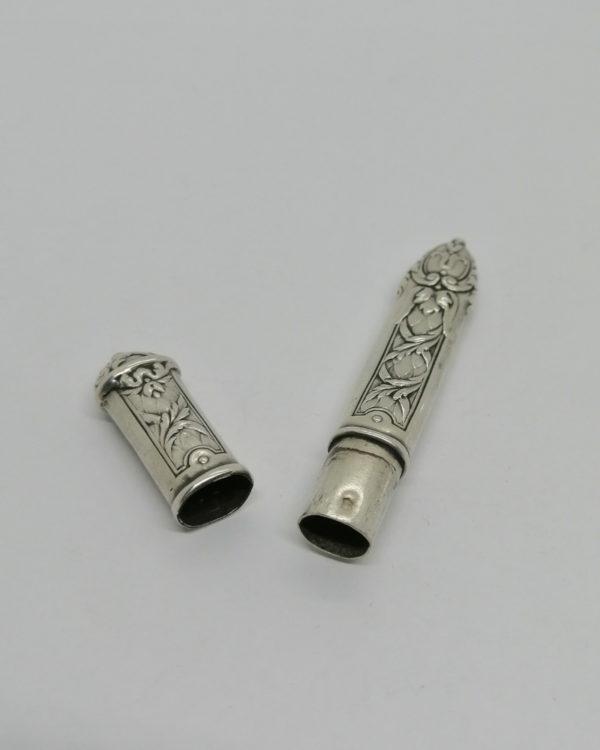 Porte-aiguille de couture, argent massif, décor feuillagé, 1900. – Image 3