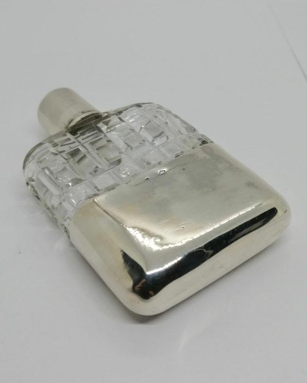 Flasque à alcool, de poche en cristal taillé et argent massif, vers 1925-30. – Image 2