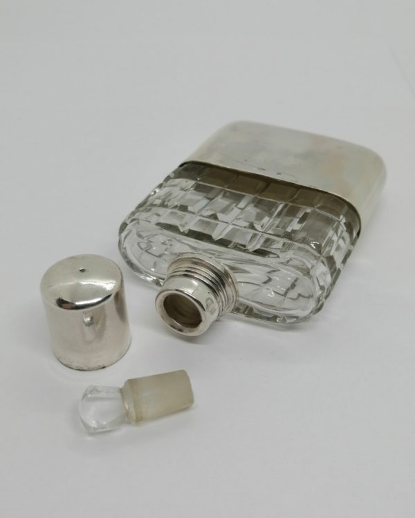 Flasque à alcool, de poche en cristal taillé et argent massif, vers 1925-30. – Image 4