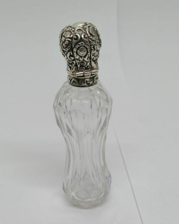 Flacon à sels ou de pâmoison, en cristal taillé et monture argent massif. – Image 2