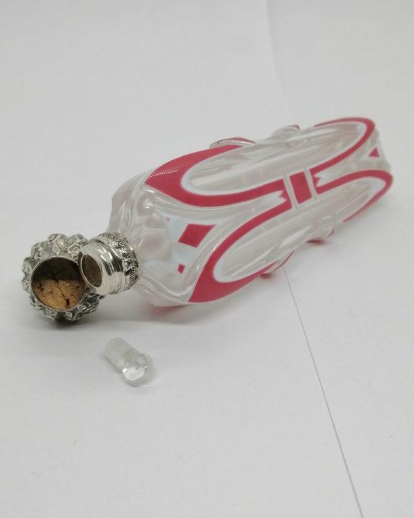 Flacon à sels ou de pâmoison, cristal overlay et argent, 19ième siècle. – Image 4