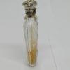 Flacon à sels ou de pâmoison en cristal taillé, bouchon décor floral et feuillagé, vers 1890. – Image 2
