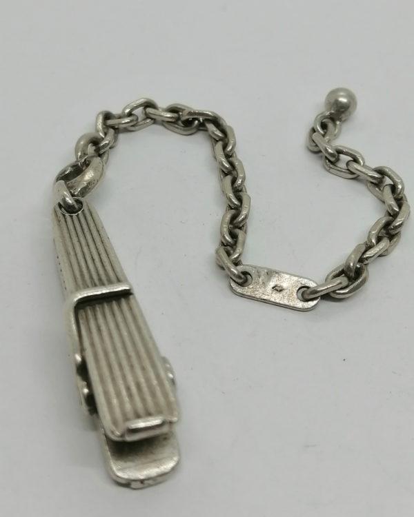 Porte-clef en forme de pince à linge, argent massif signé Hermès Paris. – Image 3