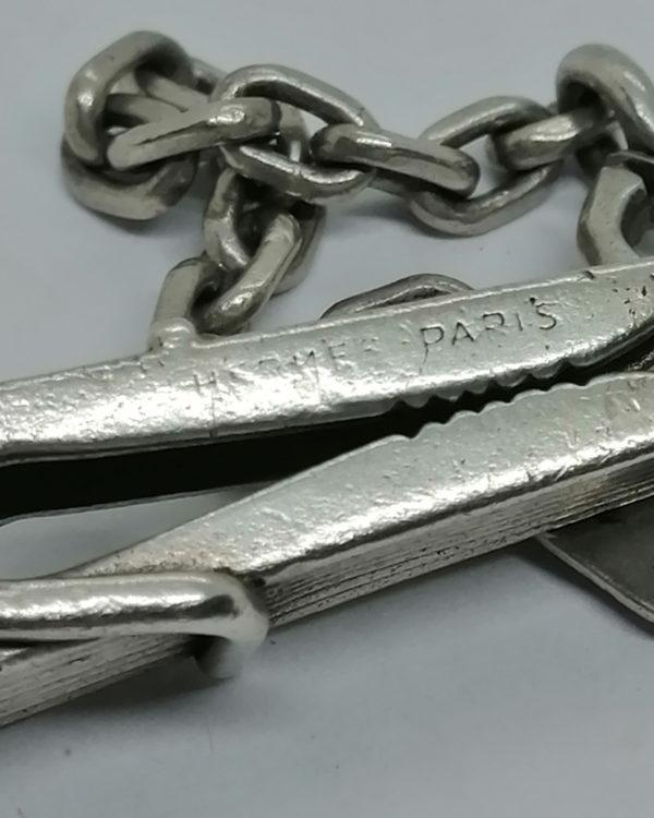 Porte-clef en forme de pince à linge, argent massif signé Hermès Paris. – Image 4