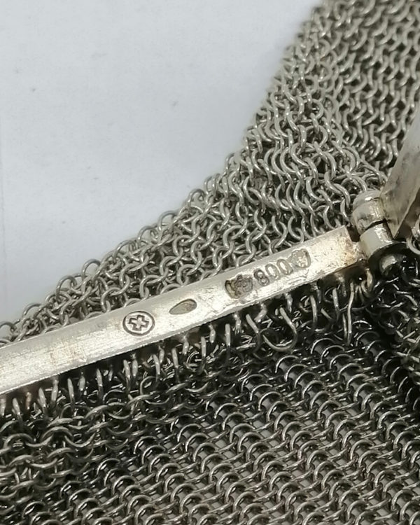 Aumônière, de forme particulière en cotte de maille , argent massif vers 1900. – Image 6