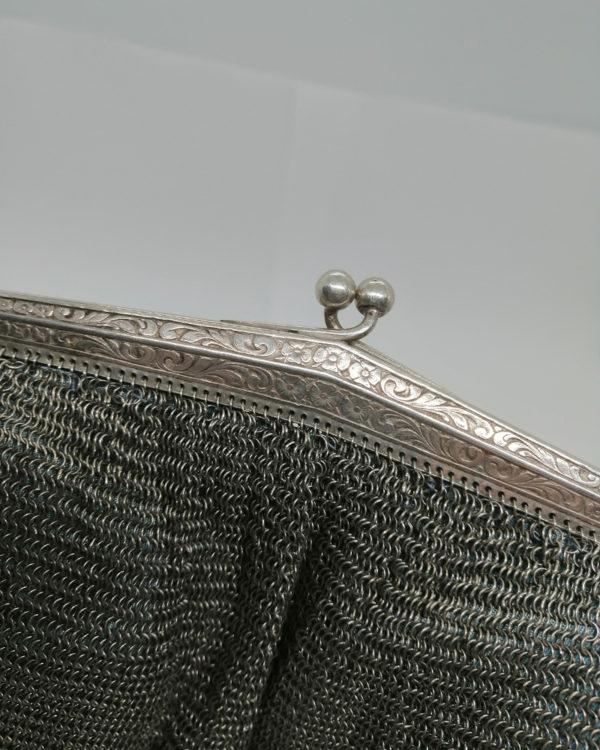 Sac de soirée, décor floral et feuillagé, en cotte de maille argent massif, 1900-20. – Image 3