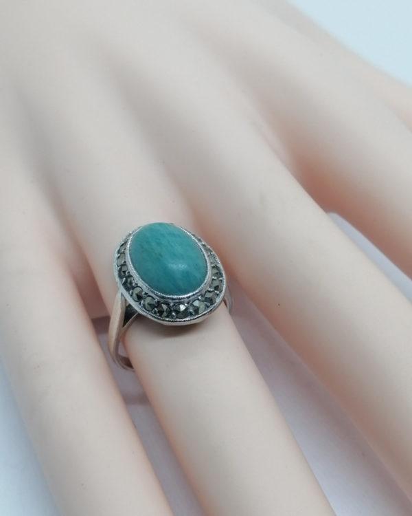 Bague argent, avec cabochon d'amazonite et entourage de marcasites, 1920. – Image 5