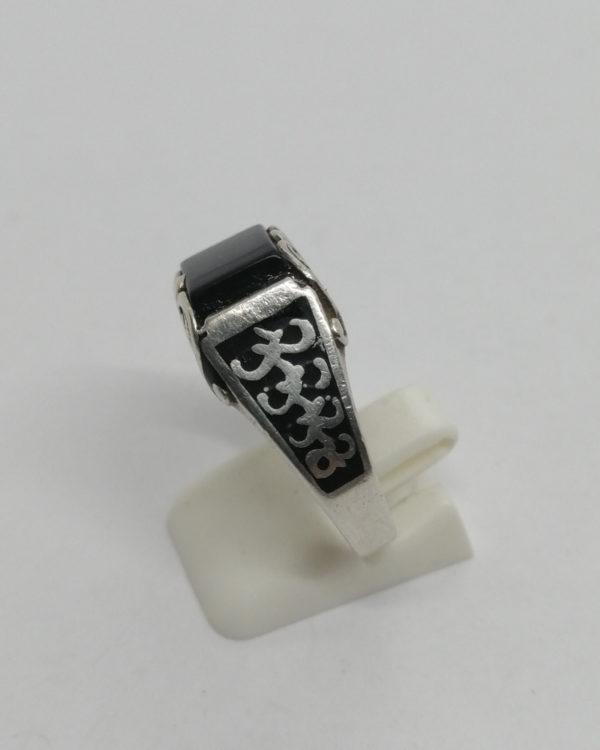 Bague argent, chevalière avec onyx et émail noir cloisonné, vers 1900-20. – Image 2