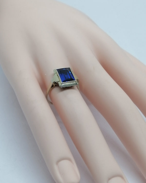 Bague argent, de forme rectangulaire pierre bleu de synthèse, 1930. – Image 6