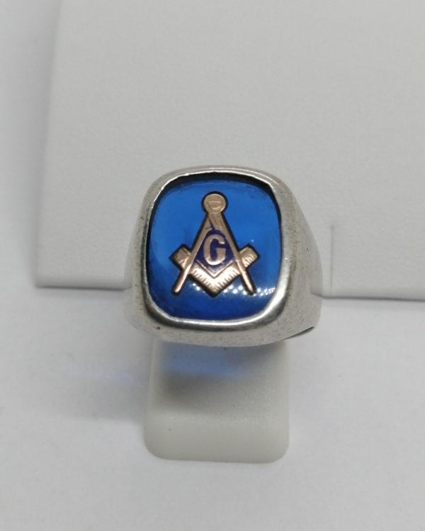 Bague argent, chevalière, avec verre bleu et emblèmes de la franc-maçonnerie.
