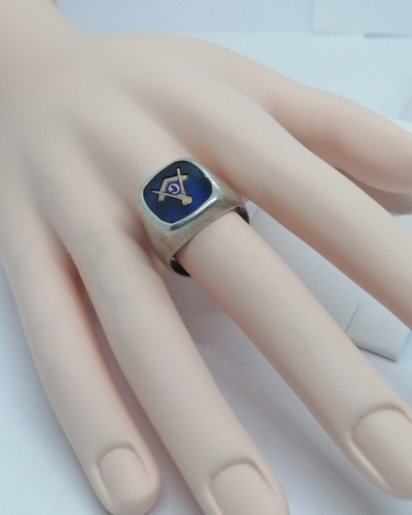 Bague argent, chevalière, avec verre bleu et emblèmes de la franc-maçonnerie. – Image 5