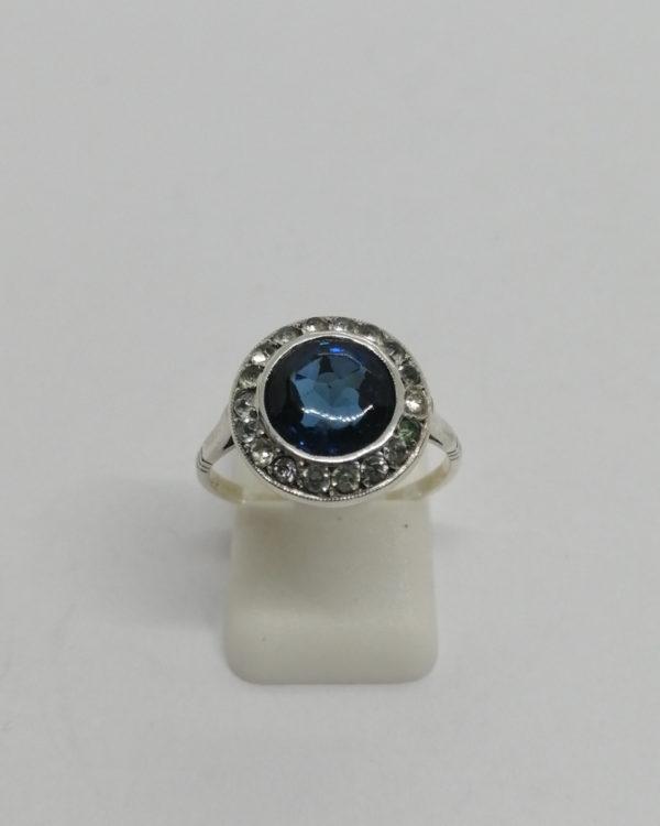 Bague argent, avec saphir de synthèse en cabochon, pierres blanches, Art Déco, vers 1930.