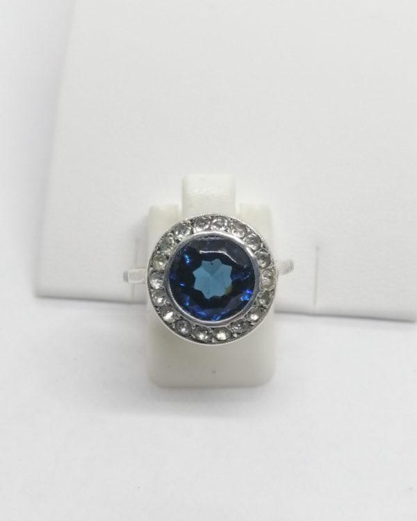 Bague argent, avec saphir de synthèse en cabochon, pierres blanches, Art Déco, vers 1930. – Image 2