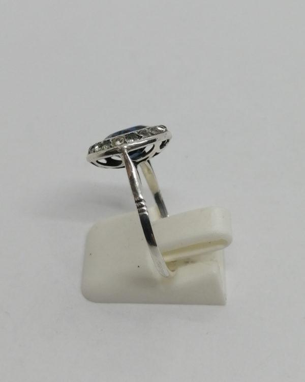 Bague argent, avec saphir de synthèse en cabochon, pierres blanches, Art Déco, vers 1930. – Image 3