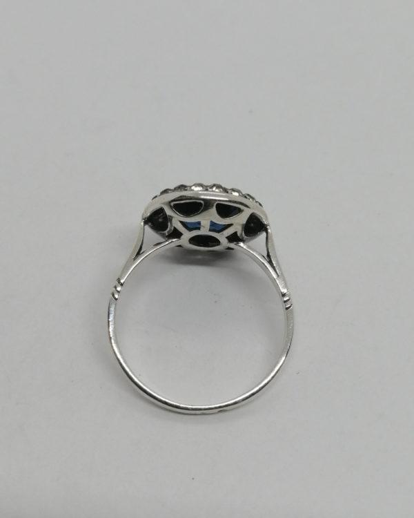 Bague argent, avec saphir de synthèse en cabochon, pierres blanches, Art Déco, vers 1930. – Image 4