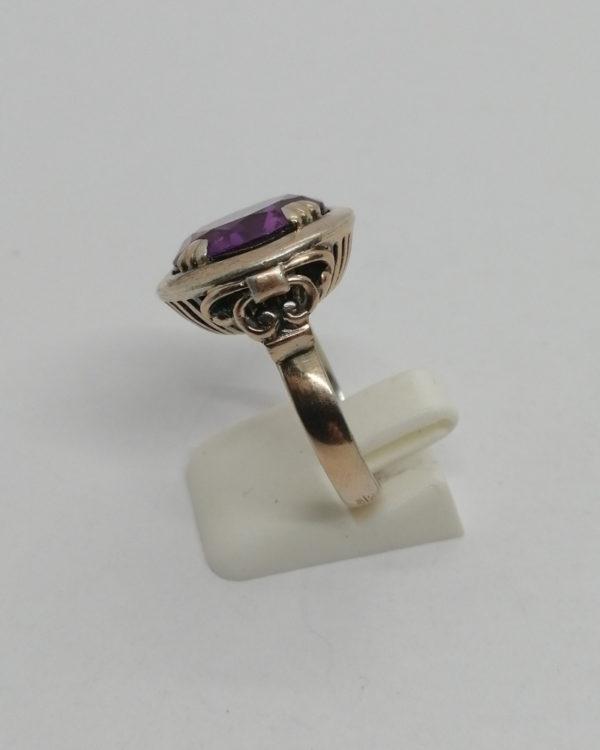 Bague argent/or, avec pierre de synthèse ronde et de couleur violette, 1900-20. – Image 3