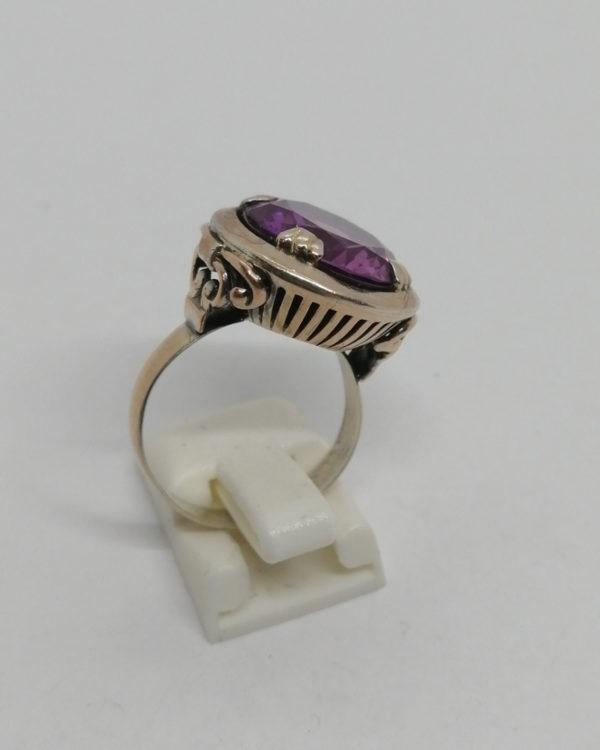 Bague argent/or, avec pierre de synthèse ronde et de couleur violette, 1900-20. – Image 4