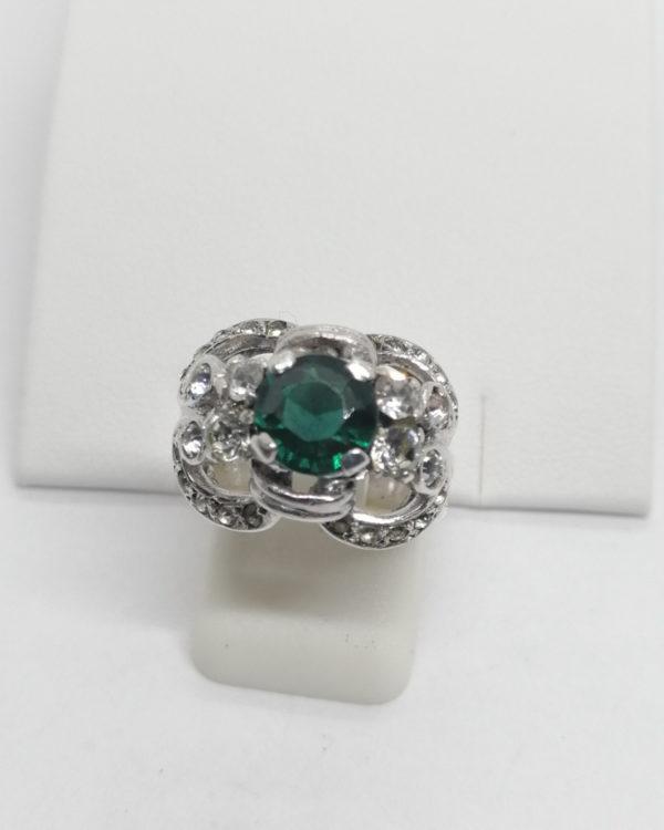 Bague argent, avec pierre verte imitant la tourmaline, pavage de pierres blanches, vers 1920.
