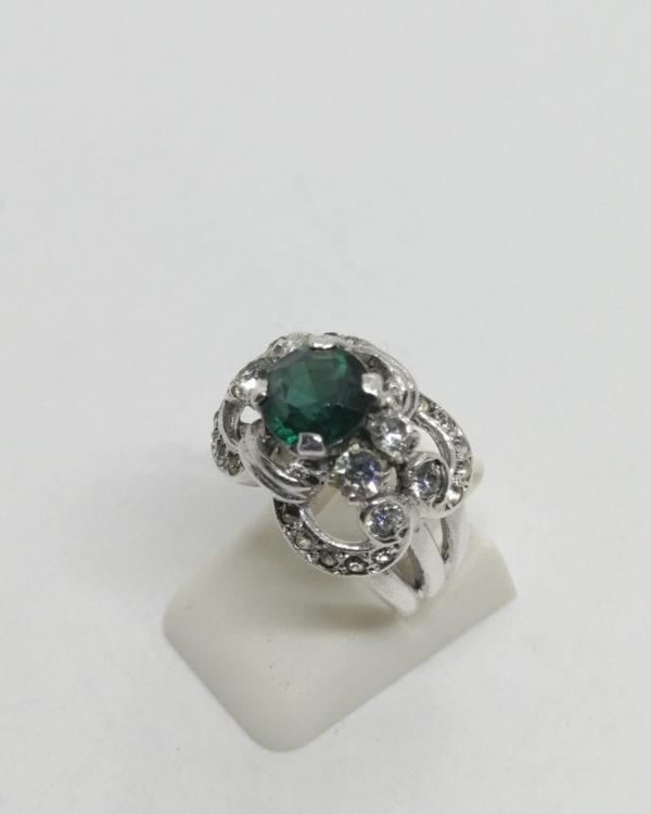Bague argent, avec pierre verte imitant la tourmaline, pavage de pierres blanches, vers 1920. – Image 2
