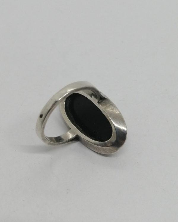 Bague argent, de forme ovale avec cabochon d'onyx, 1925-30. – Image 3