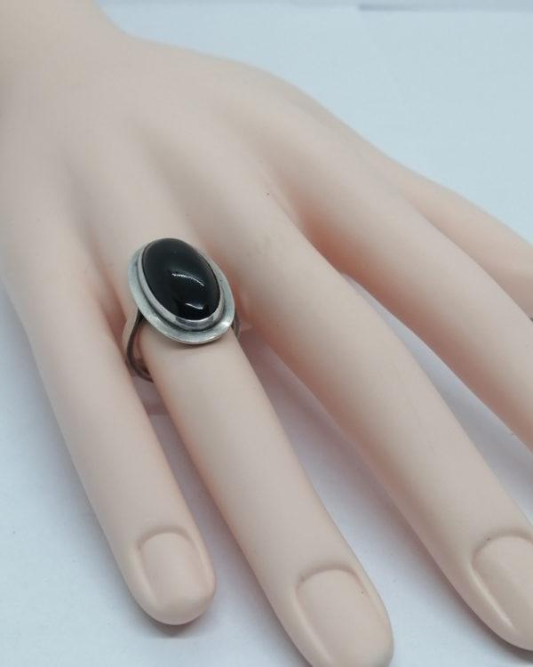 Bague argent, de forme ovale avec cabochon d'onyx, 1925-30. – Image 5