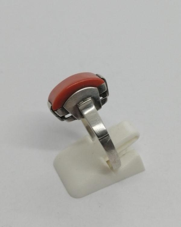 Bague argent, avec corail taillé sur mesure, Art Déco, vers 1925-30. – Image 2