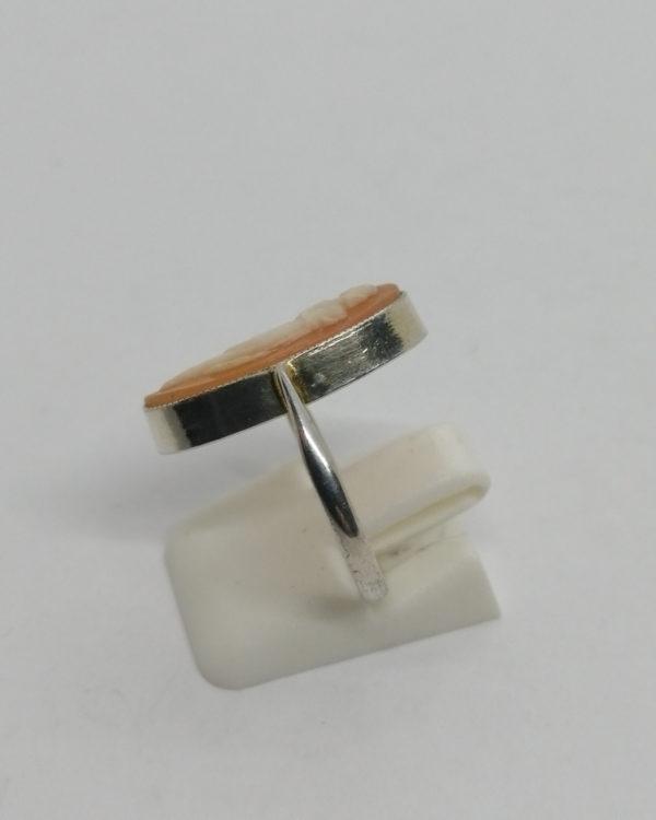 Bague argent, avec camée coquillage, représentant une muse, vers 1900. – Image 2