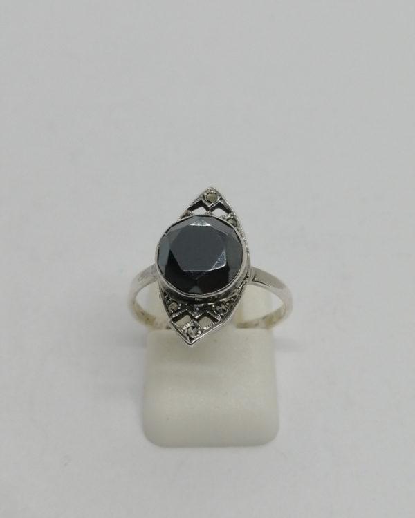 Bague argent, de forme marquise ajourée, avec hématite et marcasites, 1925-30.