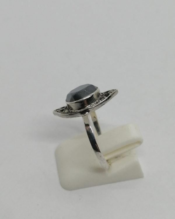 Bague argent, de forme marquise ajourée, avec hématite et marcasites, 1925-30. – Image 2