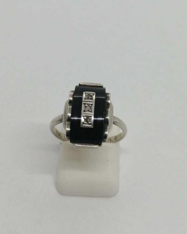 Bague argent, avec onyx sur mesure et roses de diamants, structurée, Art Déco.