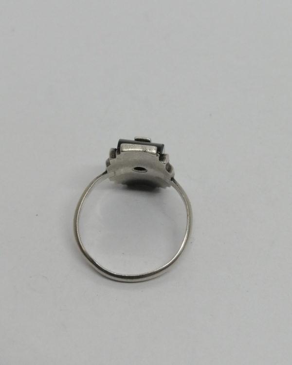 Bague argent, avec onyx sur mesure et roses de diamants, structurée, Art Déco. – Image 3