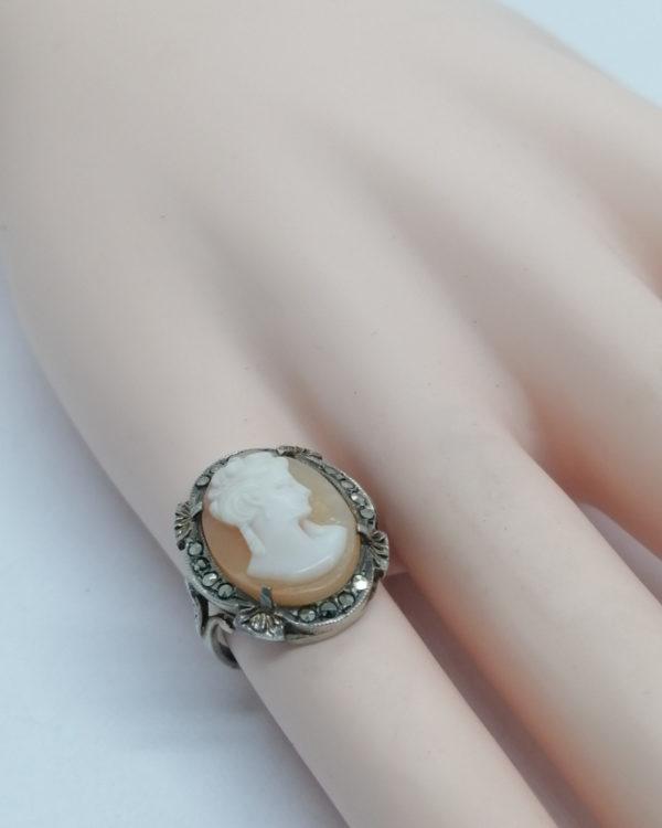 Bague argent, camée, portrait femme cheveux et boucle, marcasites, vers 1900-20. – Image 5