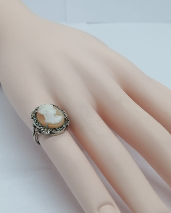 Bague argent, camée, portrait femme cheveux et boucle, marcasites, vers 1900-20. – Image 6
