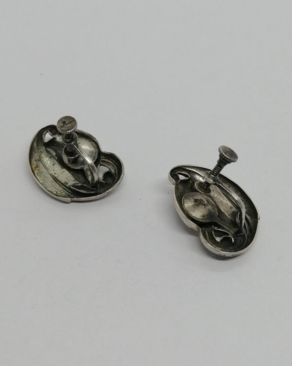 Boucles d'oreilles argent, clip système pas de vis, décor végétal, vers 1900. – Image 3