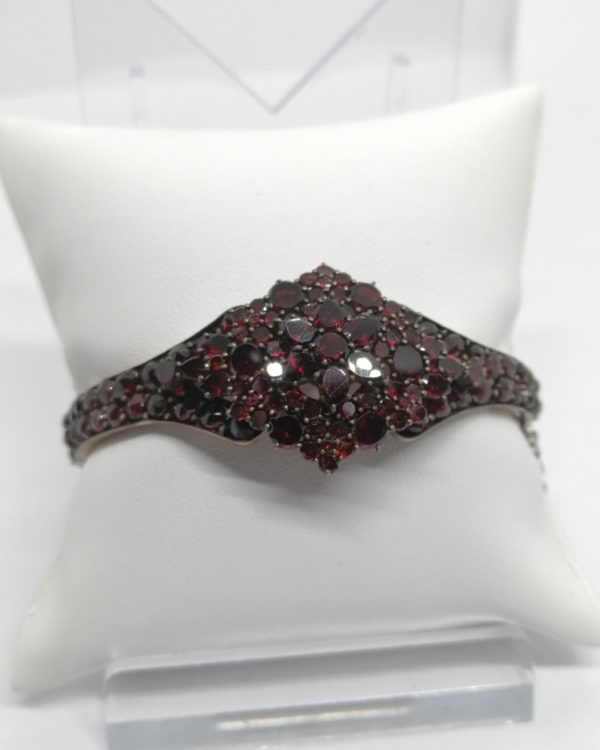 Bracelet en argent/vermeil, avec pavage de grenats taille bohême,1900.