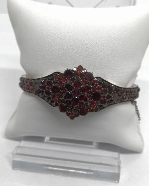 Bracelet en argent/vermeil, avec pavage de grenats taille bohême,1900. – Image 2