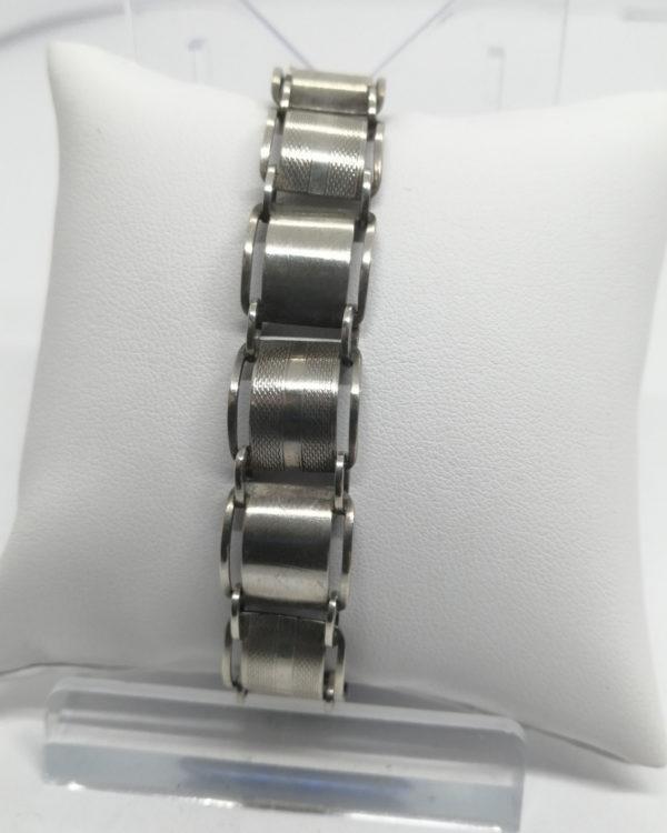 Bracelet argent, avec maillons ajourés, galbés et guillochés, vers 1925. – Image 2