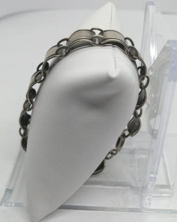 Bracelet argent, avec maillons ajourés, galbés et guillochés, vers 1925. – Image 3
