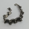Bracelet argent, avec maillons ajourés, galbés et guillochés, vers 1925. – Image 4