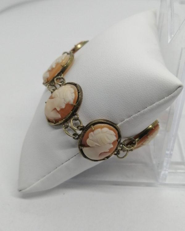 Bracelet argent-vermeil, sertie de camées portraits de femmes, 1920-30. – Image 2